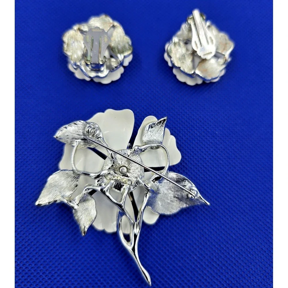 Vintage Sarah Coventry Brooch Summer Magic White Enamel Flower Pin Earrings 1964